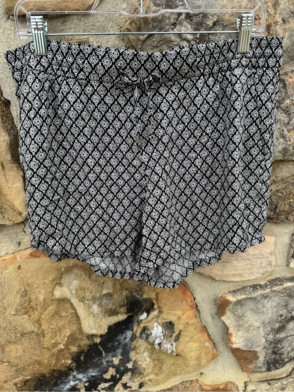 Old Navy Black and White Geometric Printed High-Waist Shorts Large Boho Flowy